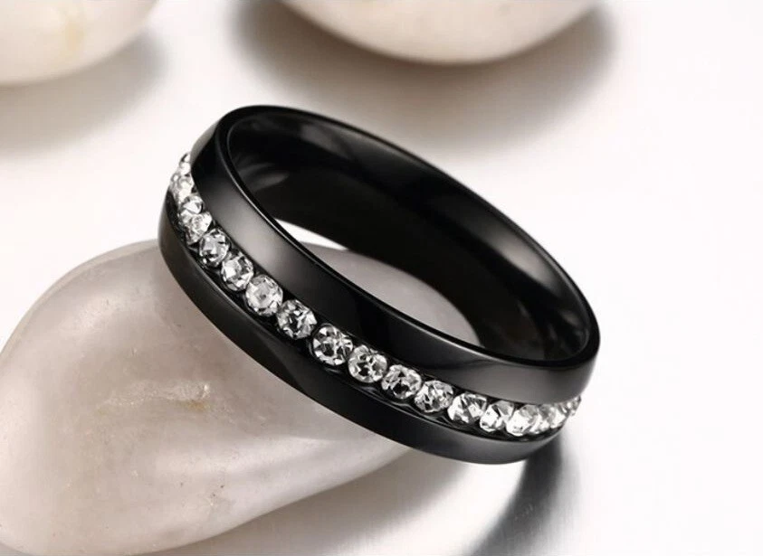 Lo último Anillo de acero inoxidable de una fila de cristal completo para mujer y hombre TALLA 9 anillo Foto 2 de 3