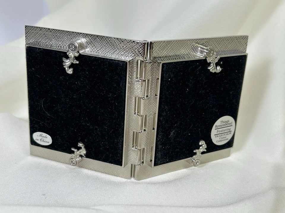 Marco de fotos con bisagras en forma de corazón Things Remembered con espejo esmalte crema Foto 4 de 4