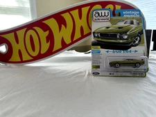 1973 FORD MUSTANG MACH 1 BRIGHT GREEN GOLD 1/64 BY AUTO WORLD 64482-AWSP173 A