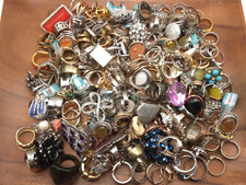 Vintage-Now Costume Fashion Jewelry Rings 125+ Piece Mix Tone Crafters Ring Lot