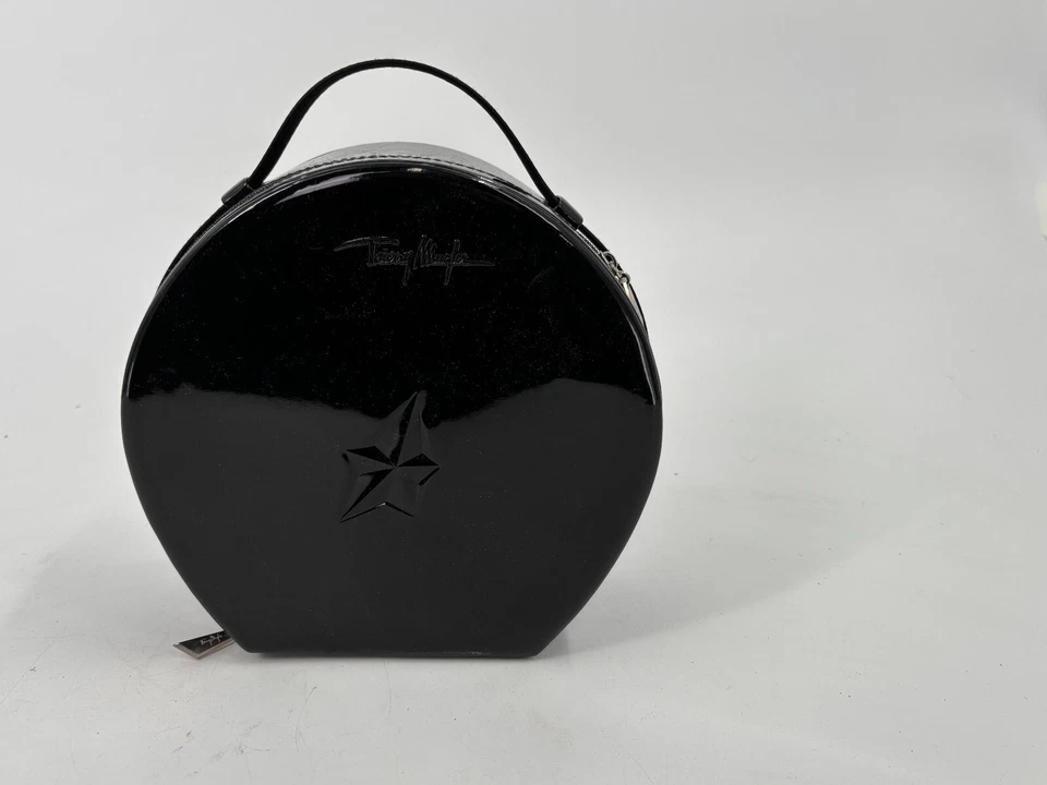 RARO Estuche de Maquillaje Thierry Mugler Bolso de Mano Redondo Duro Patente Negro Cremallera Alrededor Foto 2 de 4