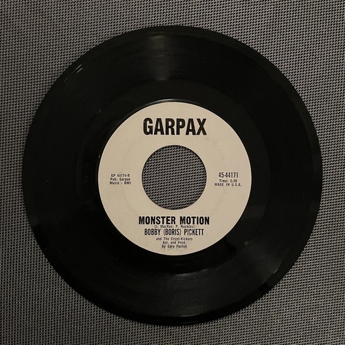 BOBBY ( BORIS ) PICKETT - MONSTER'S HOLIDAY, GARPAX 45-44171, 45 RPM, 1962 - Picture 6 of 7