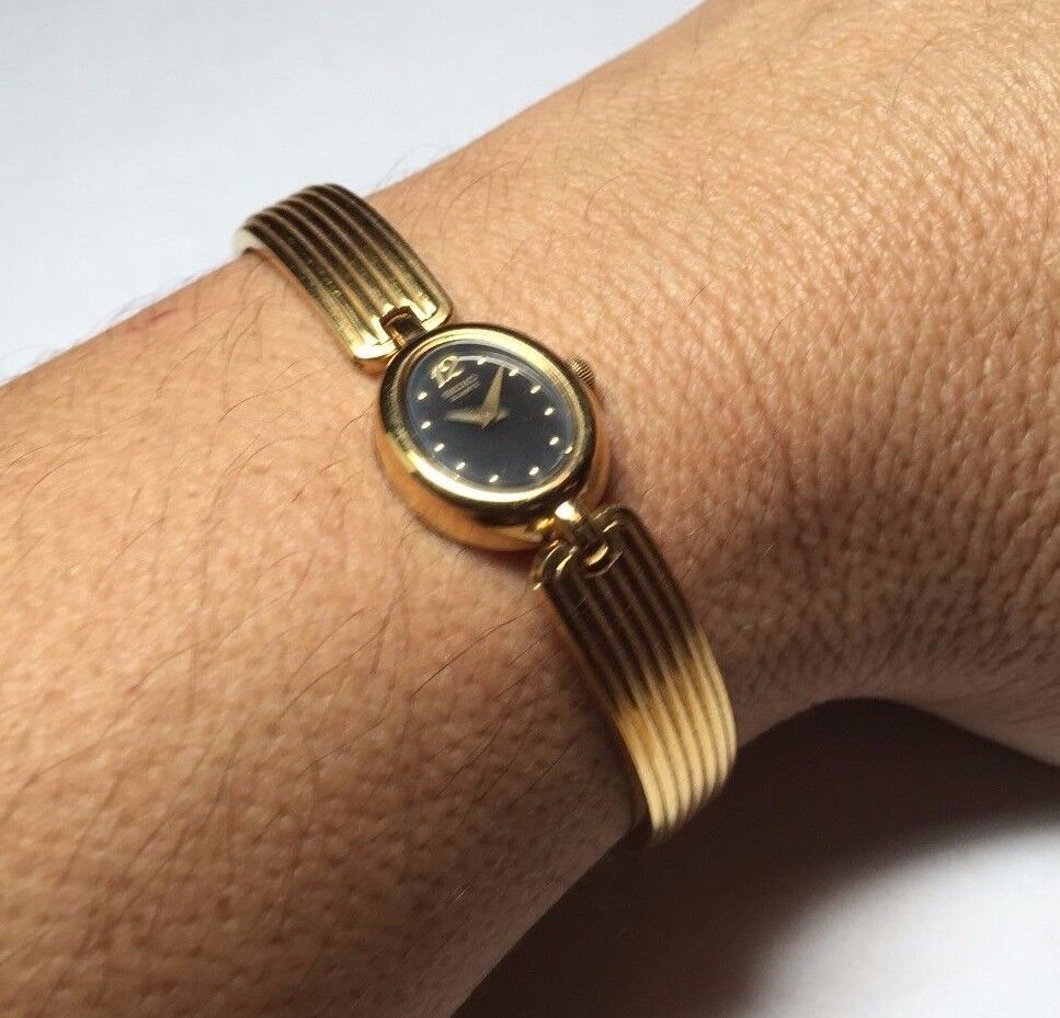NOS 1980's Seiko Ladies Gold-toned Bangle Watch Caliber 1F20 NOS 1980's Seiko Ladies Gold-toned Bangle Watch Caliber 1F20