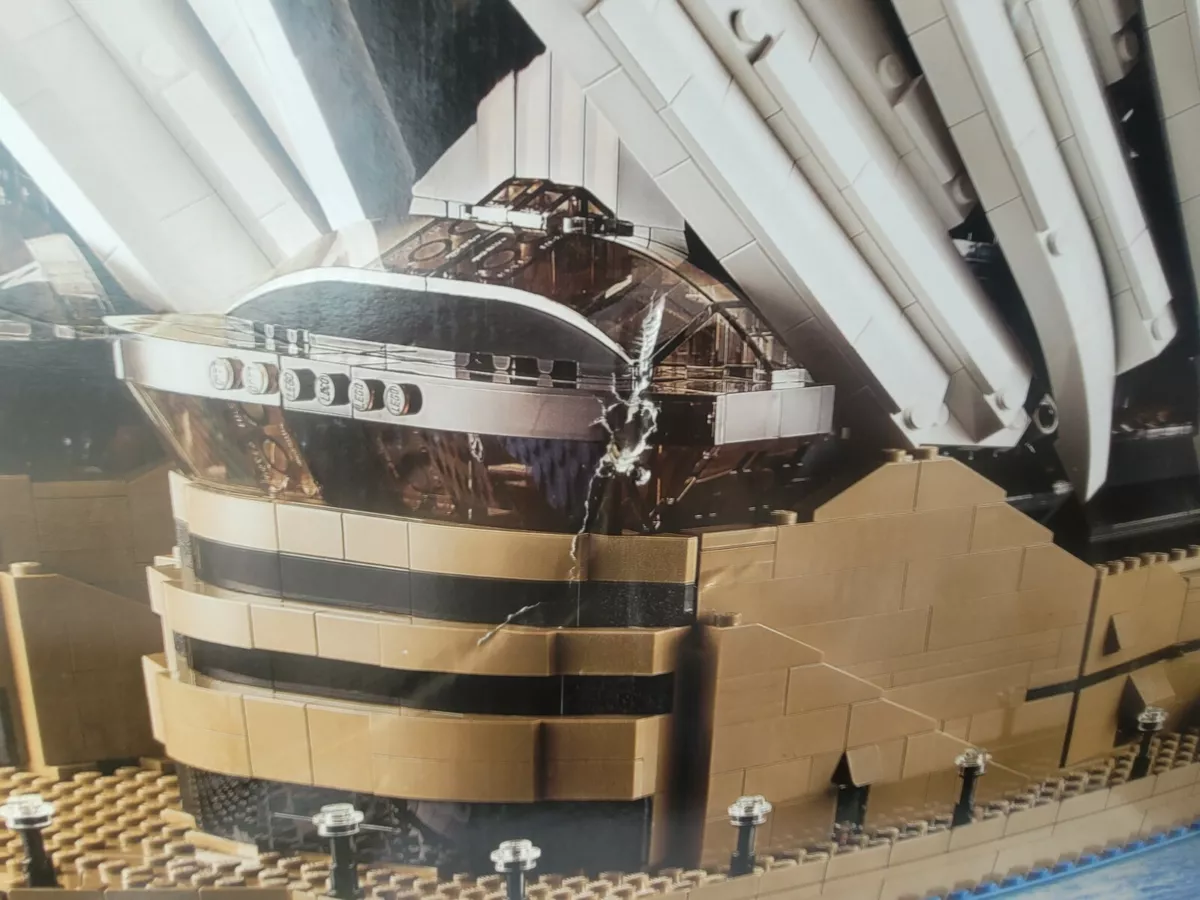 LEGO SET 10234 SYDNEY OPERA HOUSE Retired. SEALED BOX SOME WEAR