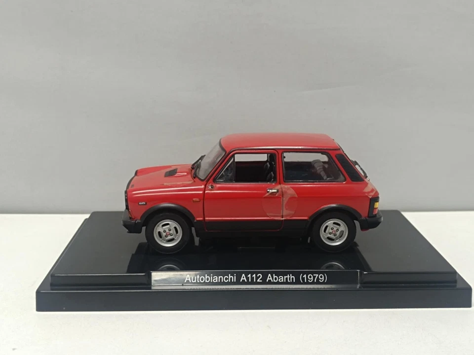 Autobianchi A112 Abarth 70hp 1979 Red Rosso - Leo Models Auto Vintage 1:24 Usato - Immagine 2 di 4