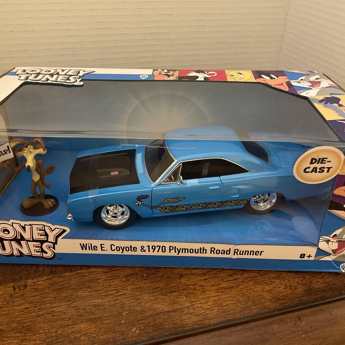 ミニカー 1:24 LOONEY TUNES 1970 Plymouth Road Amazon.com: Looney Tunes 1:24 1970 Plymouth Roadrunner Die