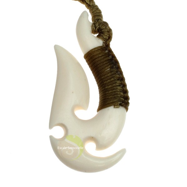 Pendentif Maori hameçon hei matau en bois précieux idée cadeau fait main