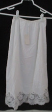 VINTAGE SOCIETY LINGERIE WHITE HALF SLIP - SIZE M - NEW