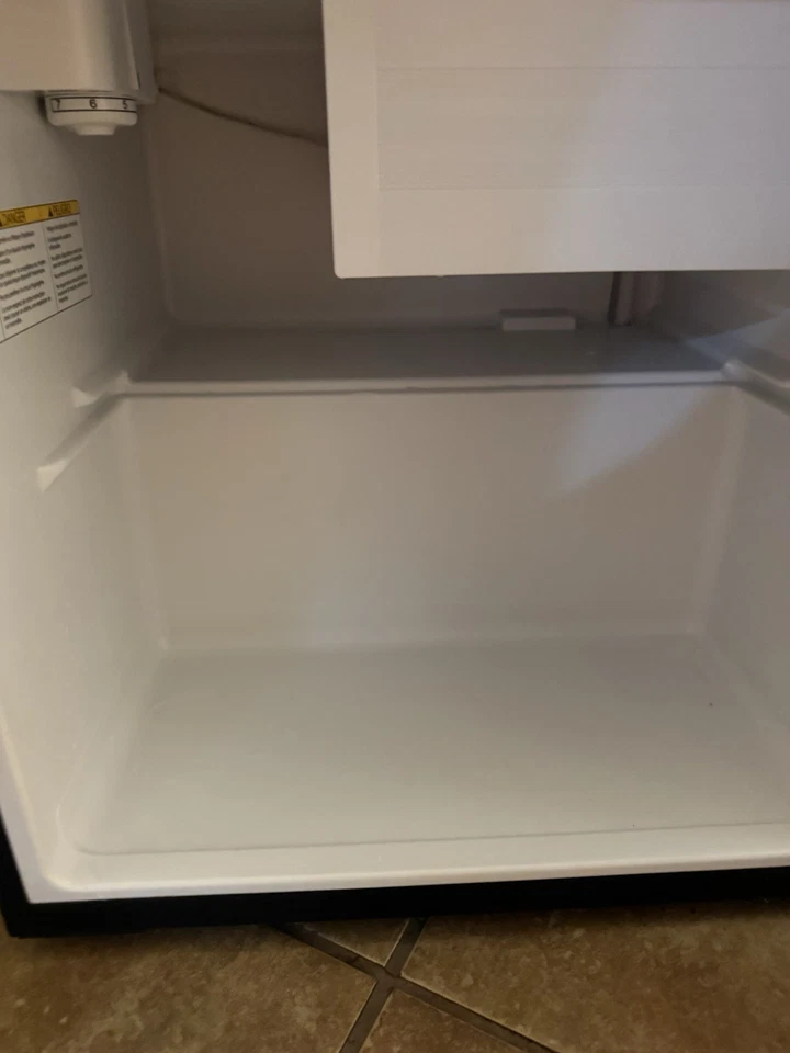 Haier 1.7 Cu. Ft. Compact Refrigerator Mini Fridge HC17SF10RB retail $120 - Image 2 of 4