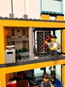 LEGO CITY: Bank & Money Transfer (3661) INCOMPLETE, Bank Build Only, See Pics 