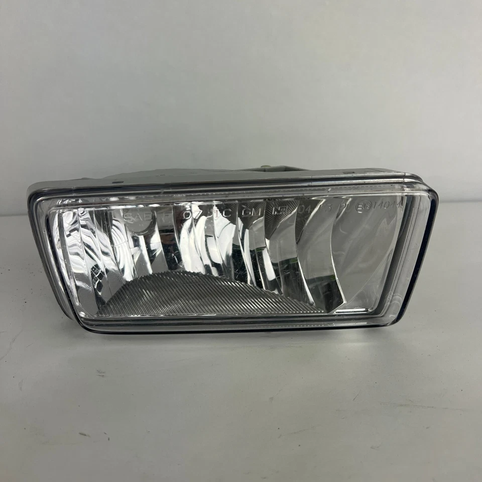 OEM 2015 - 2020 Chevrolet Tahoe Suburban GMC Yukon Right Fog Light Lamp 23332242 - Image 2 of 4