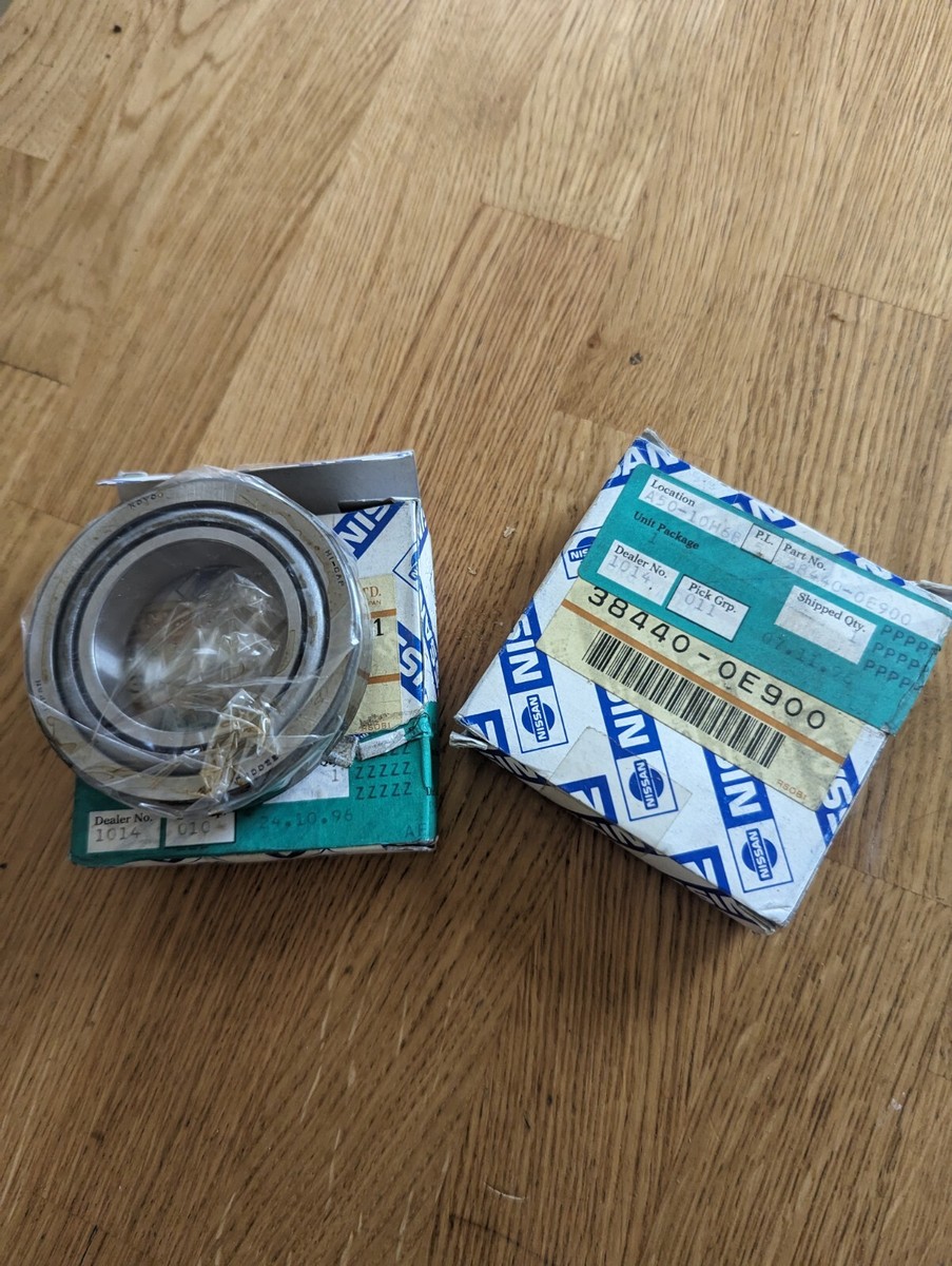 Nissan Sunny ZX B12,Diferential Side bearing Pair,new genuine