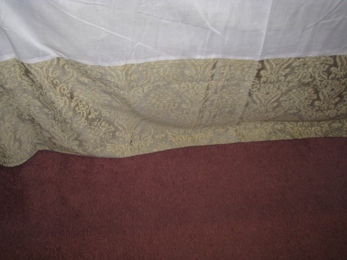 CROSCILL QUEEN GREEN /SAGE/ CREAM WITH DESIGN  BED RUFFLE RN # 21857 WITH TAG