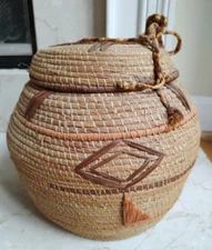 Vtg. YUPIK ALASKA NATIVE AMERICAN INDIAN BASKET HO  LID 9 x 10 " Handmade