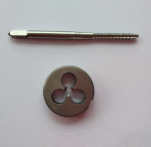 1pc HSS Machine M4.5 X 0.5mm Plug Tap and 1pc M4.5 X 0.5mm Die Threading Tool - 第 1/12 張圖片