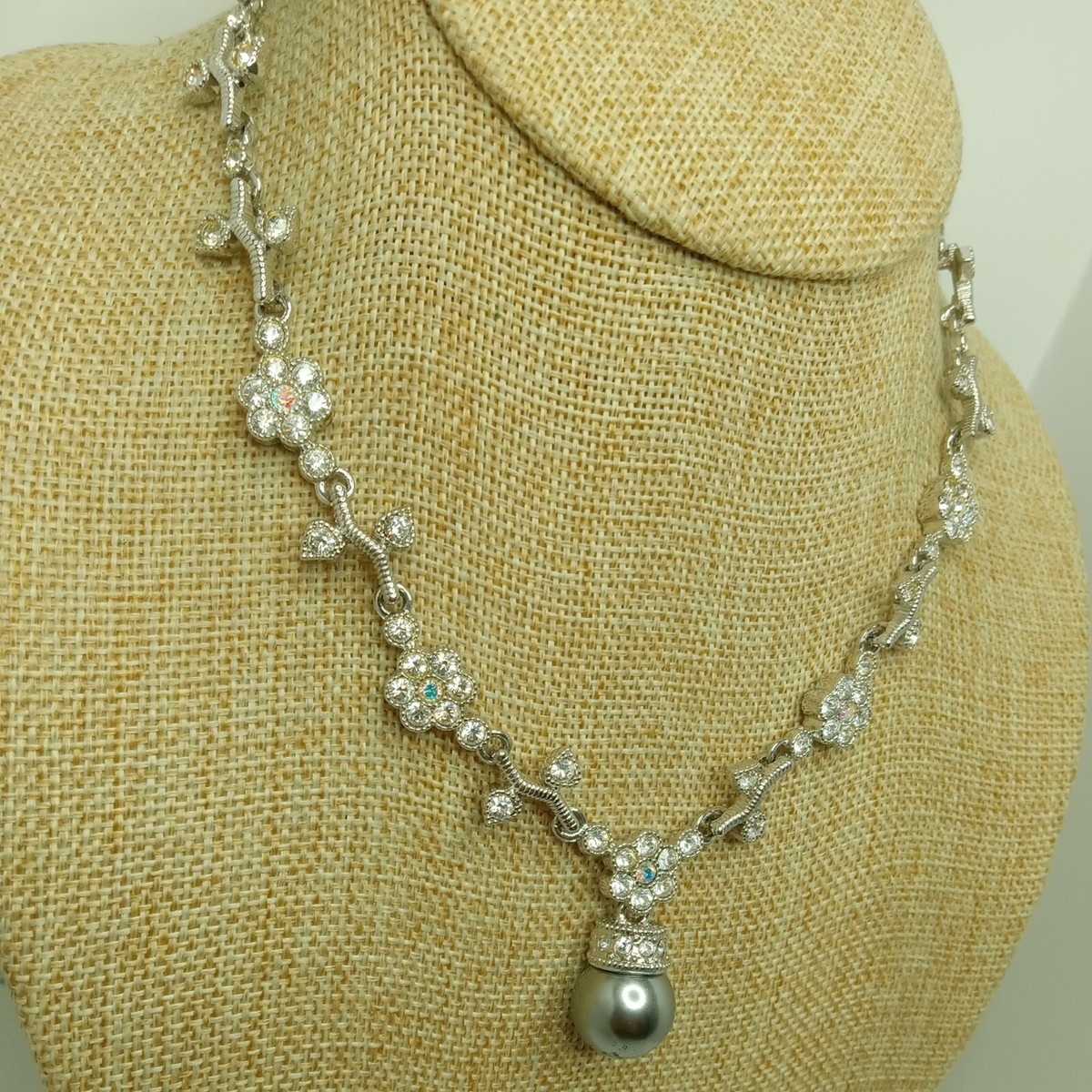 h&e社天然石正❕ This is reserved for Ken Chi. 18K TCH Signed NICE Crystal Flowers Necklace Gray Faux Pearl