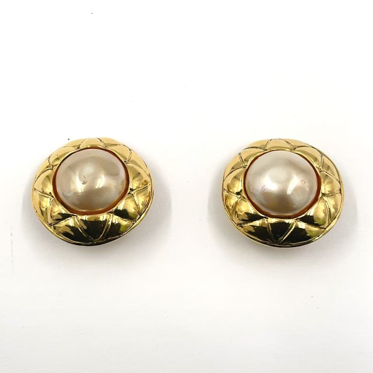 Auth CHANEL Earrings Matelasse Metal & Faux Pearl Off-White Gold Women thumbnail 7