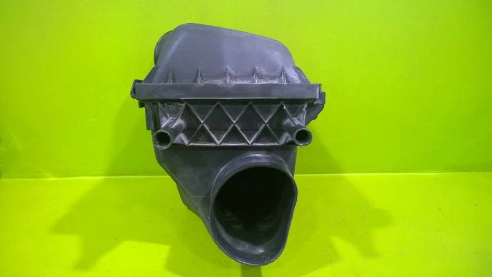 99 00 01 02 03 04 300M CONCORDE INTREPID AIR CLEANER BOX OEM 3069-46 - Image 3 of 4