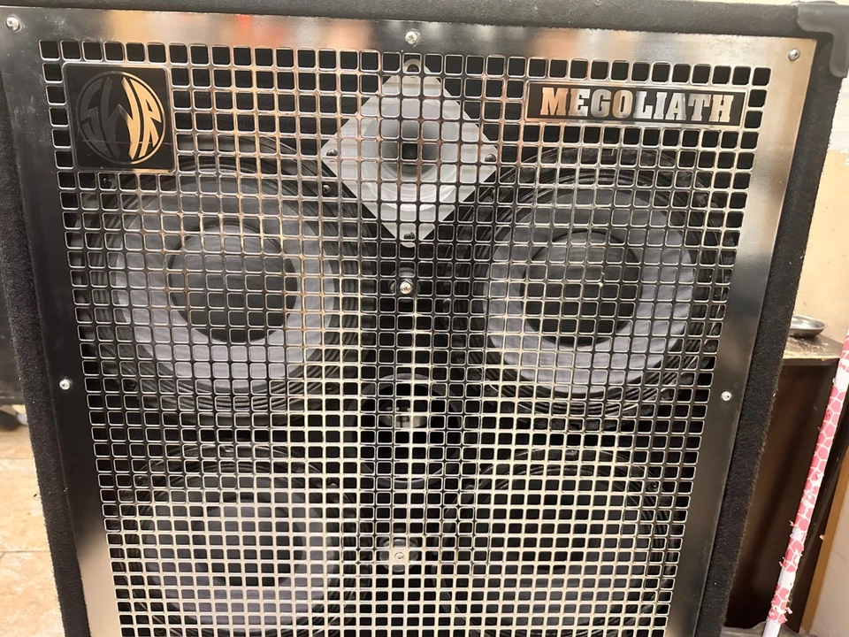 Gabinete bajo SWR Megoliath 8x10 - probado y funcionando con cubierta acolchada Foto 3 de 4
