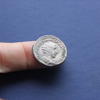 Moneda de plata imperial romana Antoniniano de Gordiano siglo III 238 dC