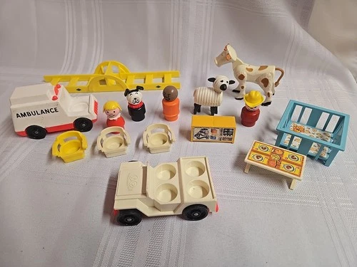 1970s VINTAGE FISHER PRICE LITTLE PEOPLE 15 PIECE FIGURE + VEHICLE LOT COW SHEEP
