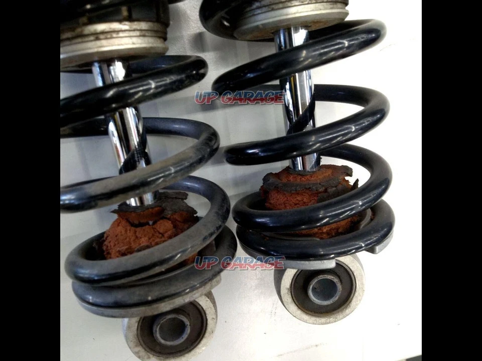 Amortiguador trasero corto Ohlins KA632 para Kawasaki W400 W650 W800 Foto 2 de 4