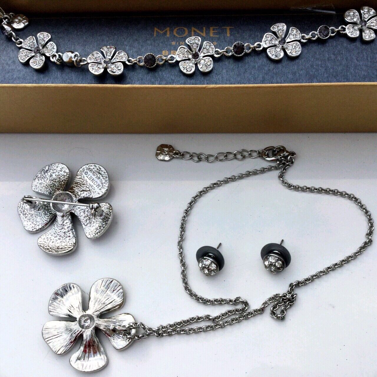 Vintage Monet Jewelry / Flower Necklace/ Earrings… - image 3