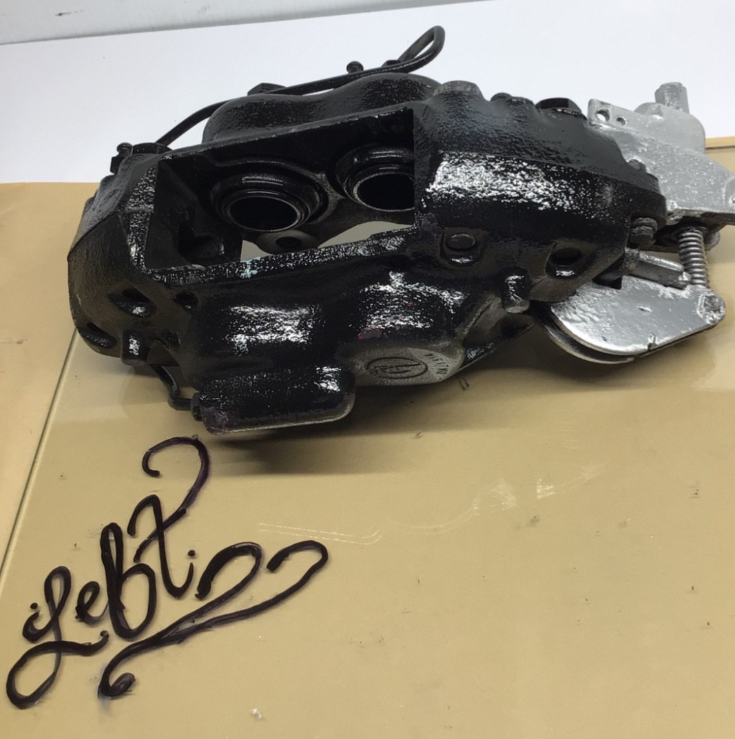 1966-80 Rolls Royce Silver Shadow Wraith II Rear Left Brake Calipers with Bolts