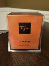 Lancome Tresor Eau de Parfum Spray 1oz New in box Sealed
