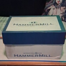 Caja de papel de copia reciclado crema Hammermill Fore MP de colección