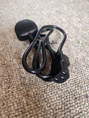 3-poliger UK Netzstecker, 1,1m Stromkabel schwarz für Computer Monitore TV Projektoren