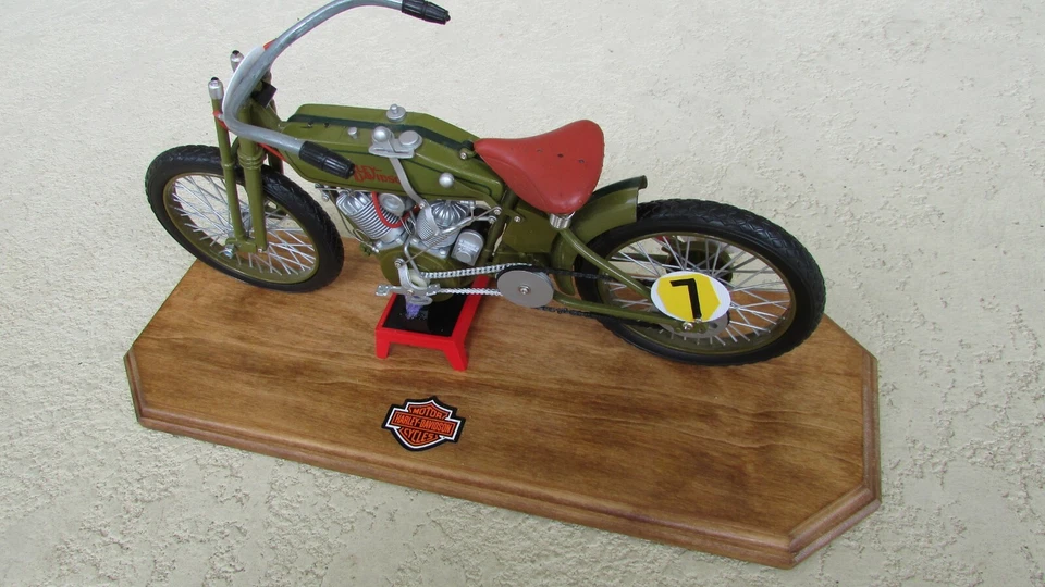 Harley Davidson V 1917 doble tabla pista corredor motocicleta y piloto de lujo 1:6  Foto 2 de 4