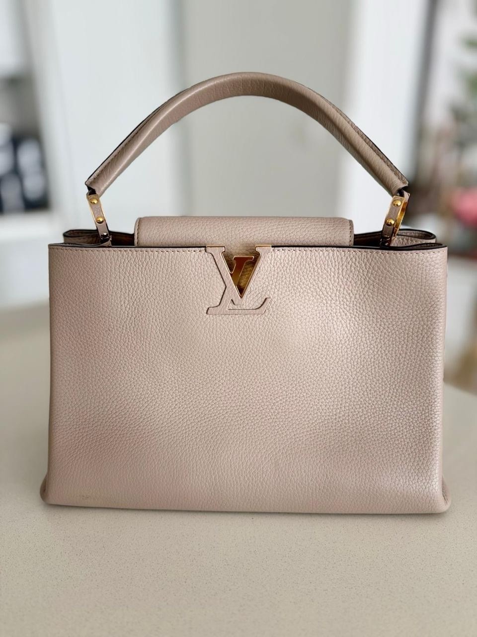 Louis Vuitton MM Taurillon Galet Capucines Handbag