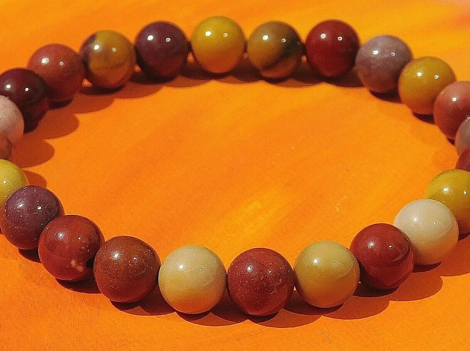 Pulsera hecha a mano con cuentas de piedras preciosas de 8 mm para hombre/dama - jaspe mookaita natural. Foto 2 de 3