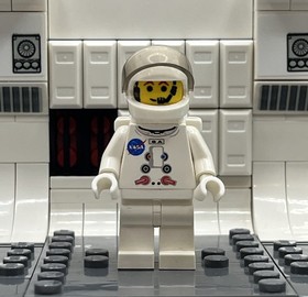 Lego NASA Apollo Astronaut Minifigure American Flag 10029 Lunar Lander Backpack!