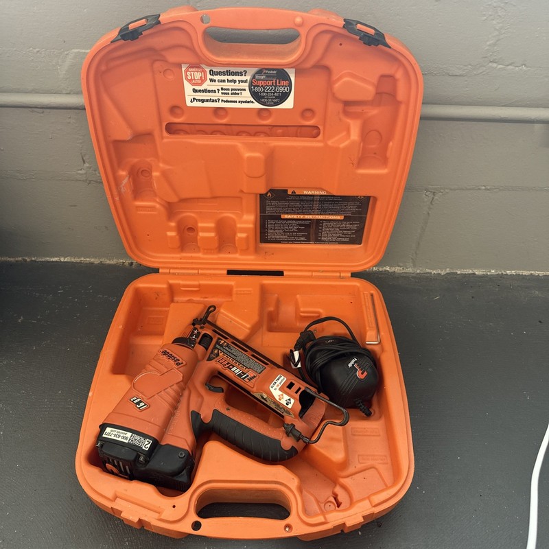 Paslode IM250A Li 900600 Cordless 16GA Angled Finish Nailer w/ Battery & Charger