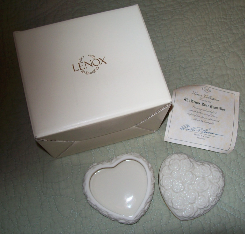 Lenox Porcelain Heart Shaped Rose Trinket Box W Lid Gold Trim No Chips