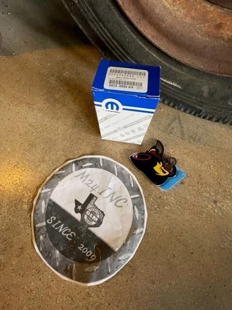 (1) OEM Scat Pack Super Bee Emblem LH / RH for Dodge Challenger Mopar 68258999AA - Image 3 of 4