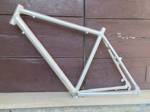 Vélo de route Cube Attain Pro 2026