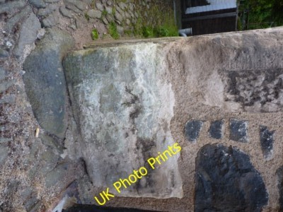 Foto 6x4 OS Benchmark - Lower Largo, 99 Main Street Kirkton of Largo oder c2015