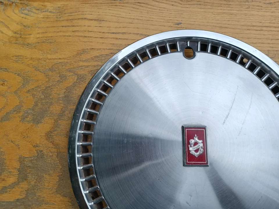 Oldsmobile Cutlass Ciera 轮毂盖 1983 - 1988 适合 14 英寸车轮 22520653 — 第 2/4 张图片