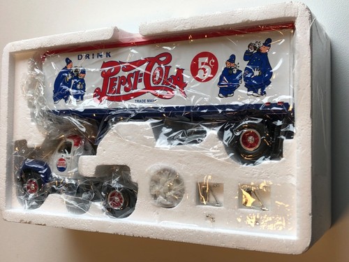 First Gear PEPSI-COLA Keystone Cops 1960 Mack B-61 Tractor & Trailer 10-1350