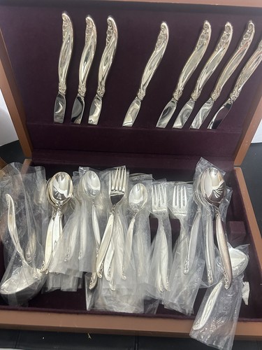 56 Piece Leilani 1847 Rogers Bros Silverware Set Wood Case - Picture 3 of 19