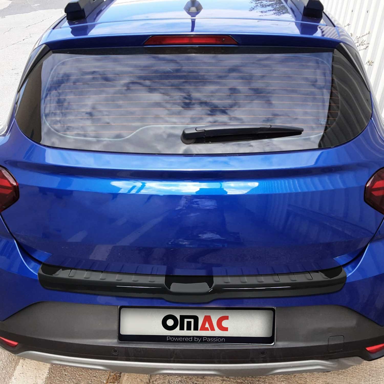 Évitez les rayures de coffre sur Dacia Sandero 2021-2026 avec ce seuil en acryl noir