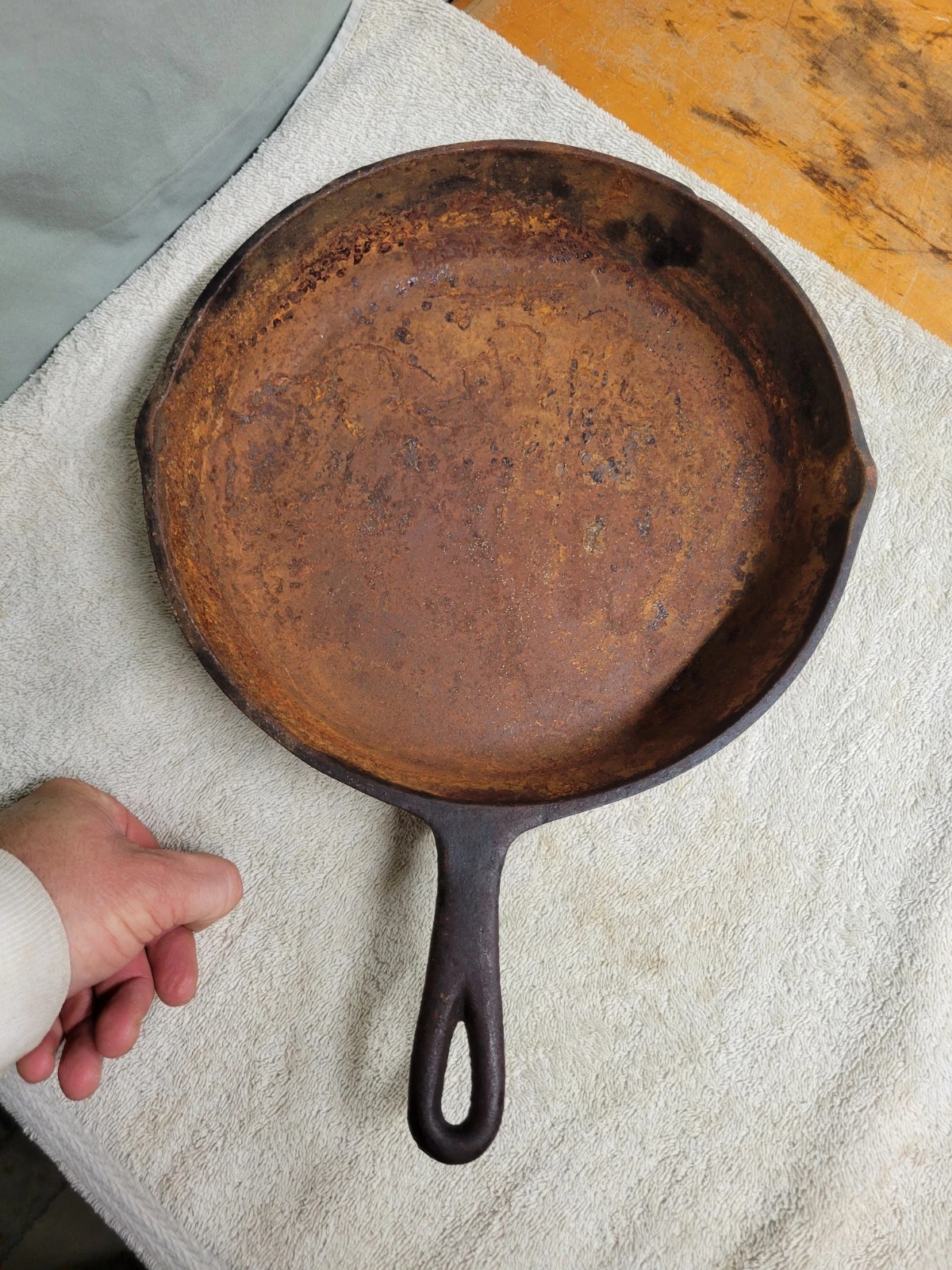 Vintage 10 1/2" Cast Iron Skillet Heat Ring Double Spout BSR Lodge????