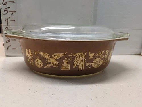 PYREX Early American Oval 1.5 Qt Casserole Dish 1960s vintage With Lid
