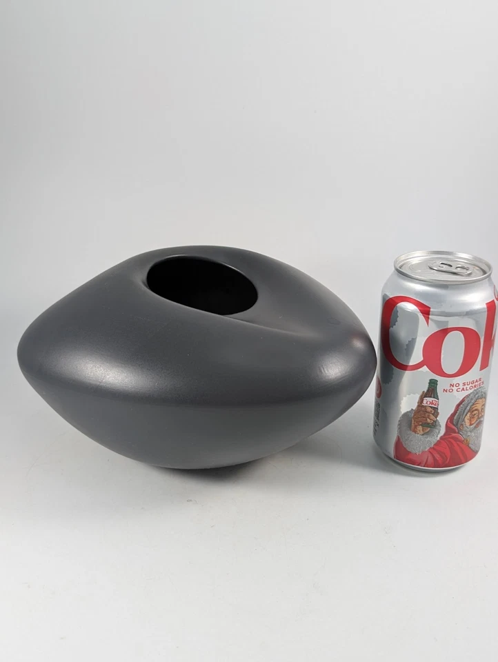 Jarrón artístico Ikea Bigarro raro cuenco de cerámica negro. Escultura de cerámica de forma libre Foto 2 de 4