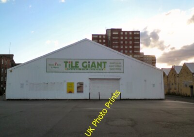 Foto 6x4 Fliese Giant Ashton-Under-Lyne Tile Giant wurde 2003 c2015 gegründet