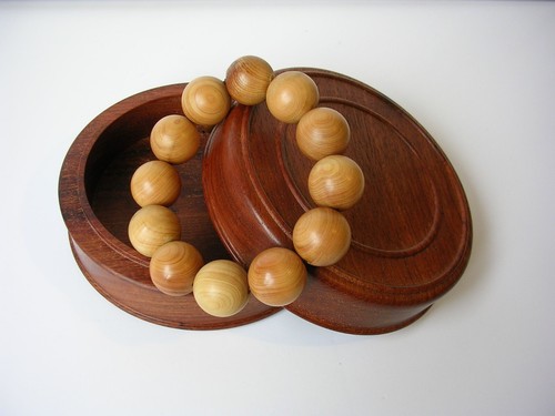 Vintage Chinese Wooden Beaded Bracelet with Rosewood Case - Picture 21 of 24