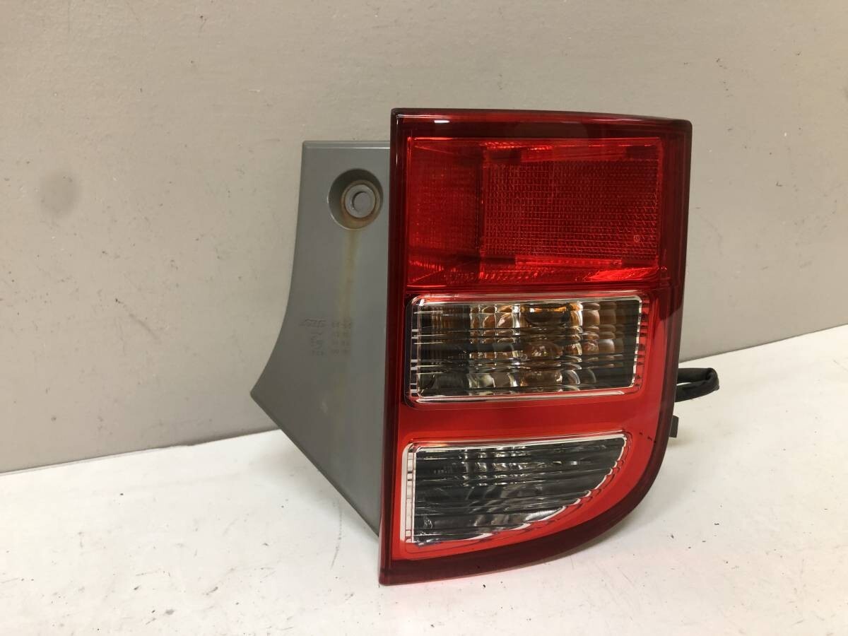 Toyota Isis Platana ZNM10 ZGM10 ANM10 Lower Tail Light Lamp